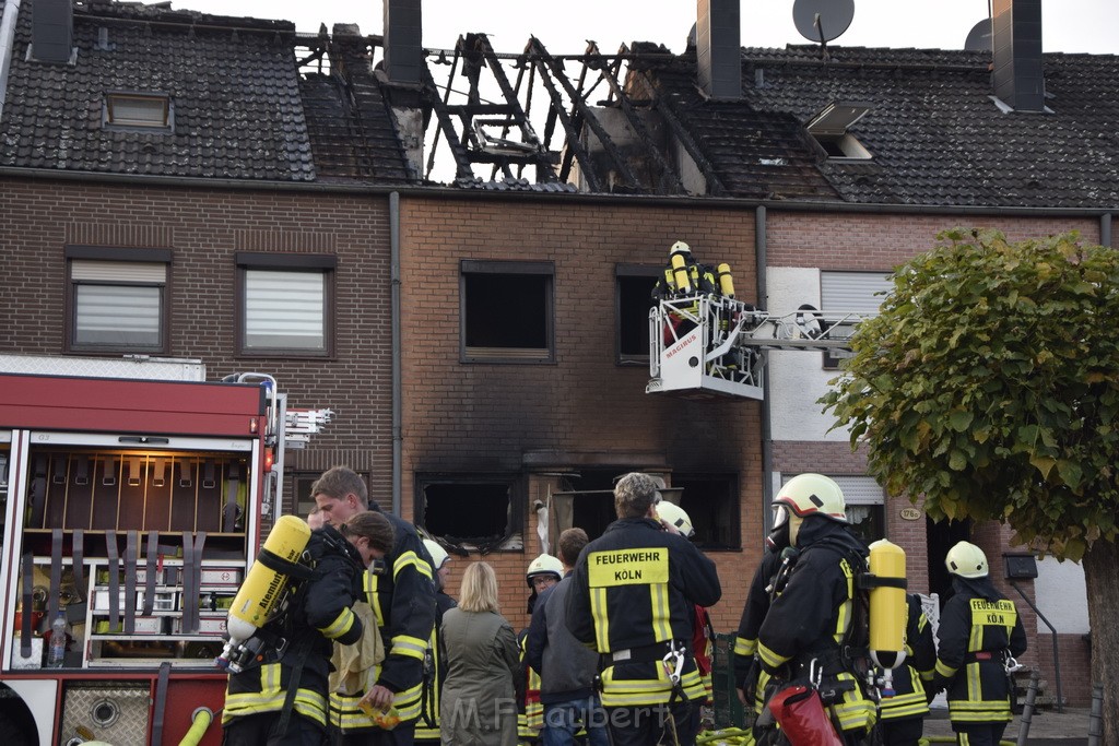 Feuer 2 Vollbrand Reihenhaus Roggendorf Berrischstr P155.JPG - Miklos Laubert